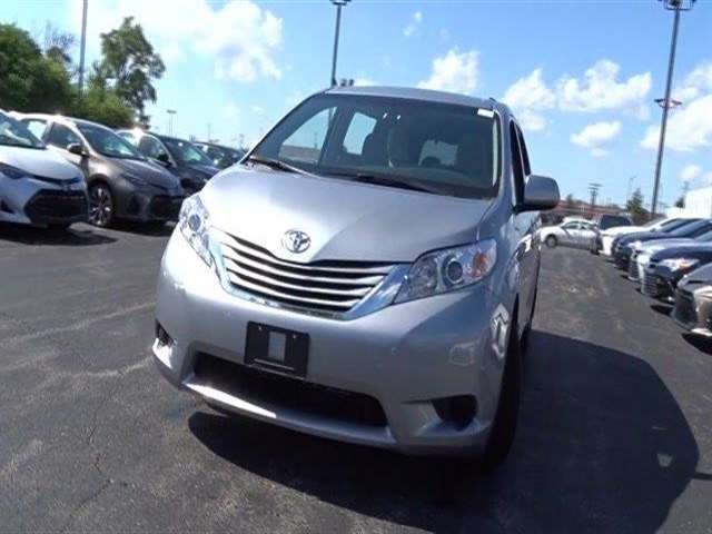 2017 Toyota Sienna LE